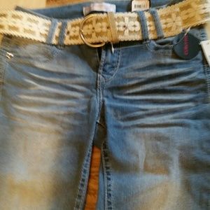 Juniors Belt curvy capri  jeans